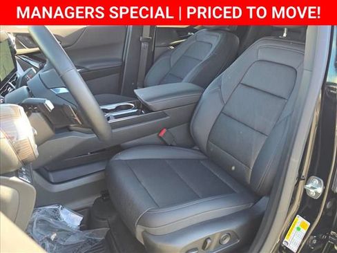 New 2026 Chevrolet Equinox LT w/ Convenience Package II FWD image 17