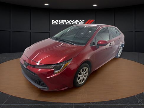 Used 2025 Toyota Corolla LE w/ Convenience Package FWD image 2