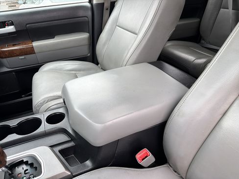 Used 2013 Toyota Tundra Limited w/ Memory Pkg AWD/4WD image 16