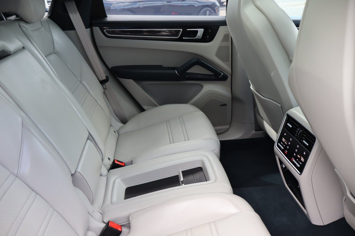 Used 2023 Porsche Cayenne Platinum Edition AWD/4WD image 24