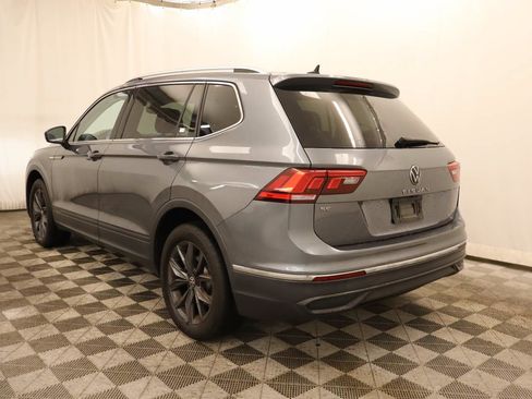 Certified 2023 Volkswagen Tiguan SE w/ Panoramic Sunroof Package FWD image 3