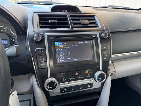 Used 2012 Toyota Camry LE FWD image 26