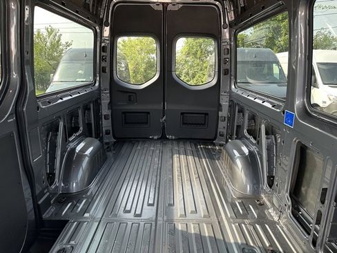 Used 2023 Mercedes-Benz Sprinter 2500 image 13