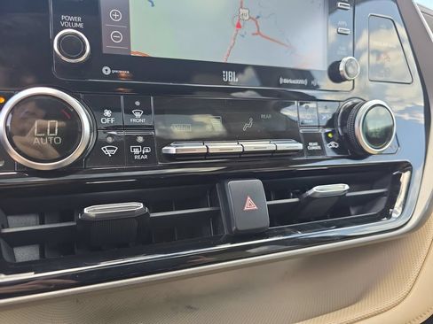 Used 2020 Toyota Highlander Limited w/ Protection Package #3 AWD/4WD image 25