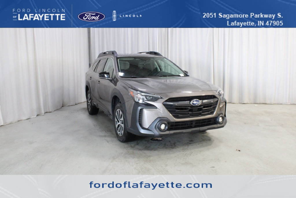 Used 2024 Subaru Outback Premium AWD/4WD image 1