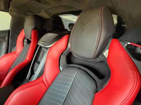 Used 2024 Chevrolet Corvette Z06 w/ Z07 Performance Package w/ Z07 Performance Package RWD image 10