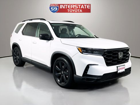 Used 2023 Honda Pilot Touring image 1