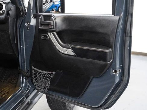 Used 2016 Jeep Wrangler Unlimited Rubicon image 37