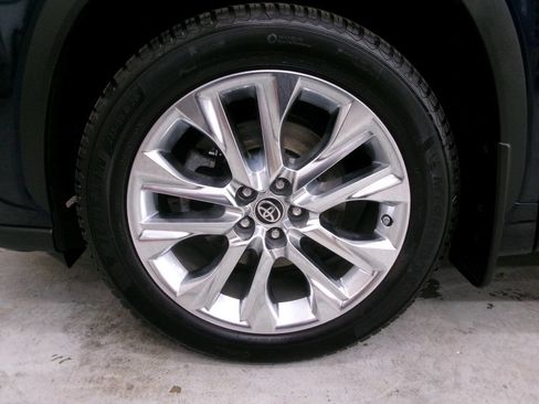 Used 2021 Toyota Highlander Limited AWD/4WD image 3
