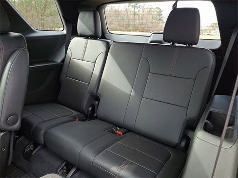 Used 2023 Chevrolet Traverse RS image 11
