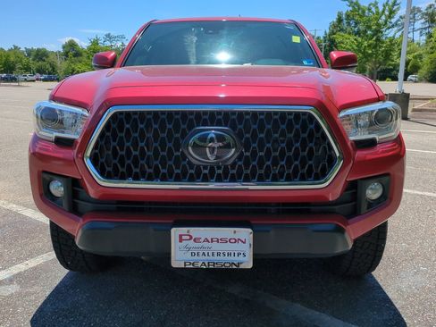 Used 2018 Toyota Tacoma TRD Off-Road AWD/4WD image 9