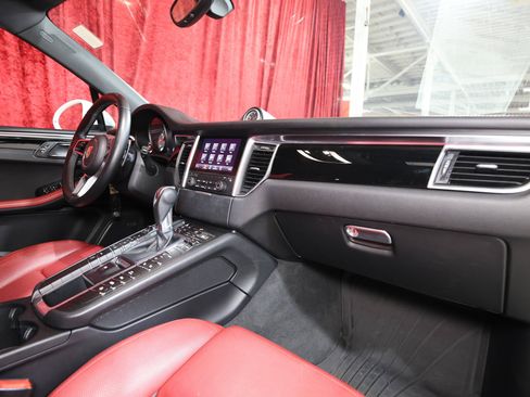 Used 2018 Porsche Macan S AWD/4WD image 23