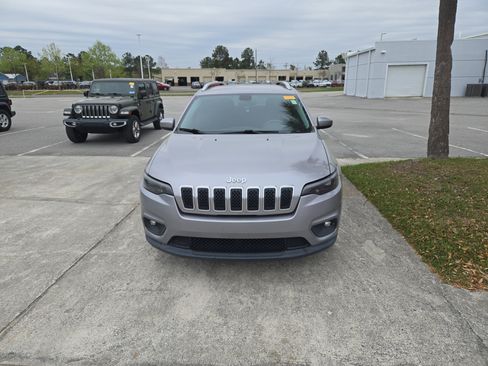 Used 2019 Jeep Cherokee Latitude w/ Popular Appearance Group image 3
