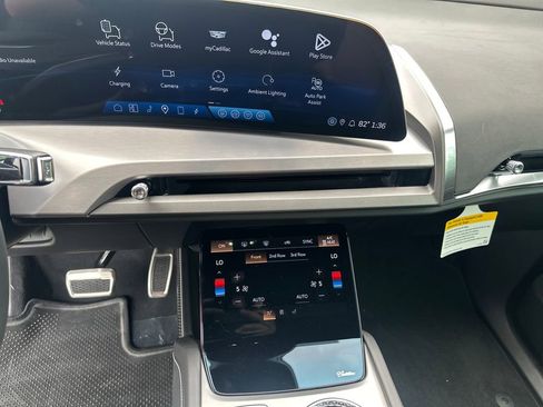 New 2026 Cadillac Vistiq Premium Luxury AWD/4WD image 23