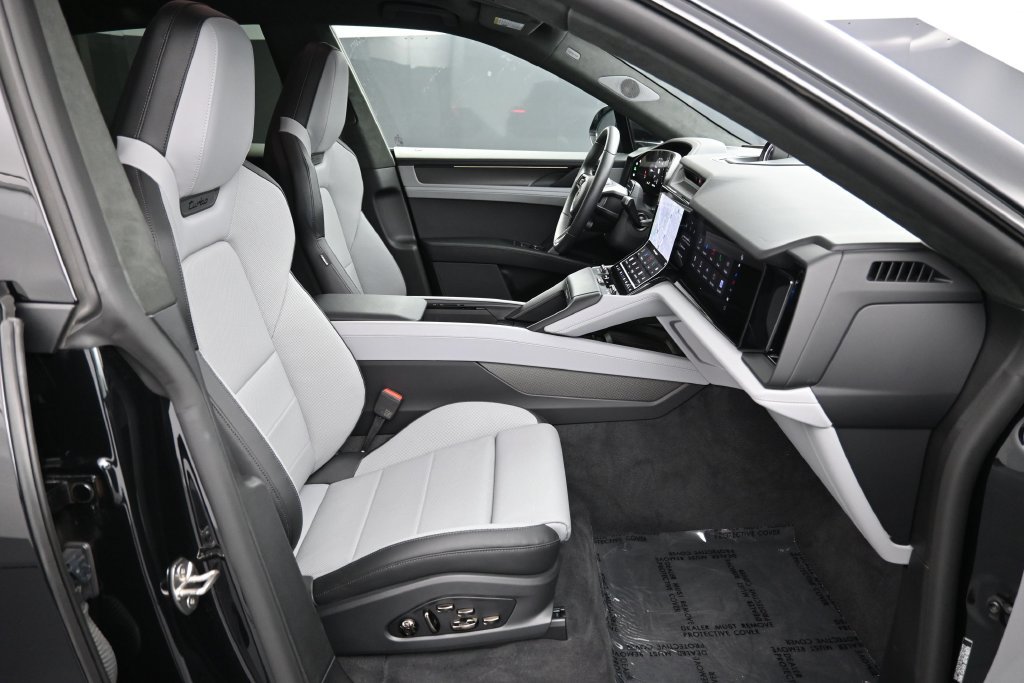 Certified 2026 Porsche Cayenne Turbo AWD/4WD image 25