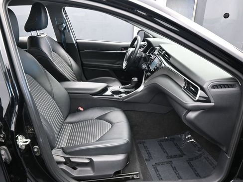 Used 2020 Toyota Camry SE image 36