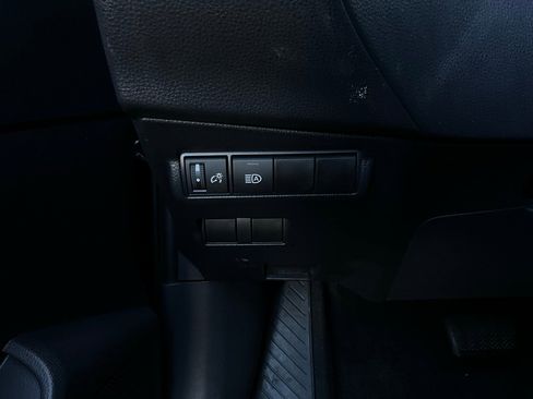 Used 2025 Toyota Corolla Cross LE image 21