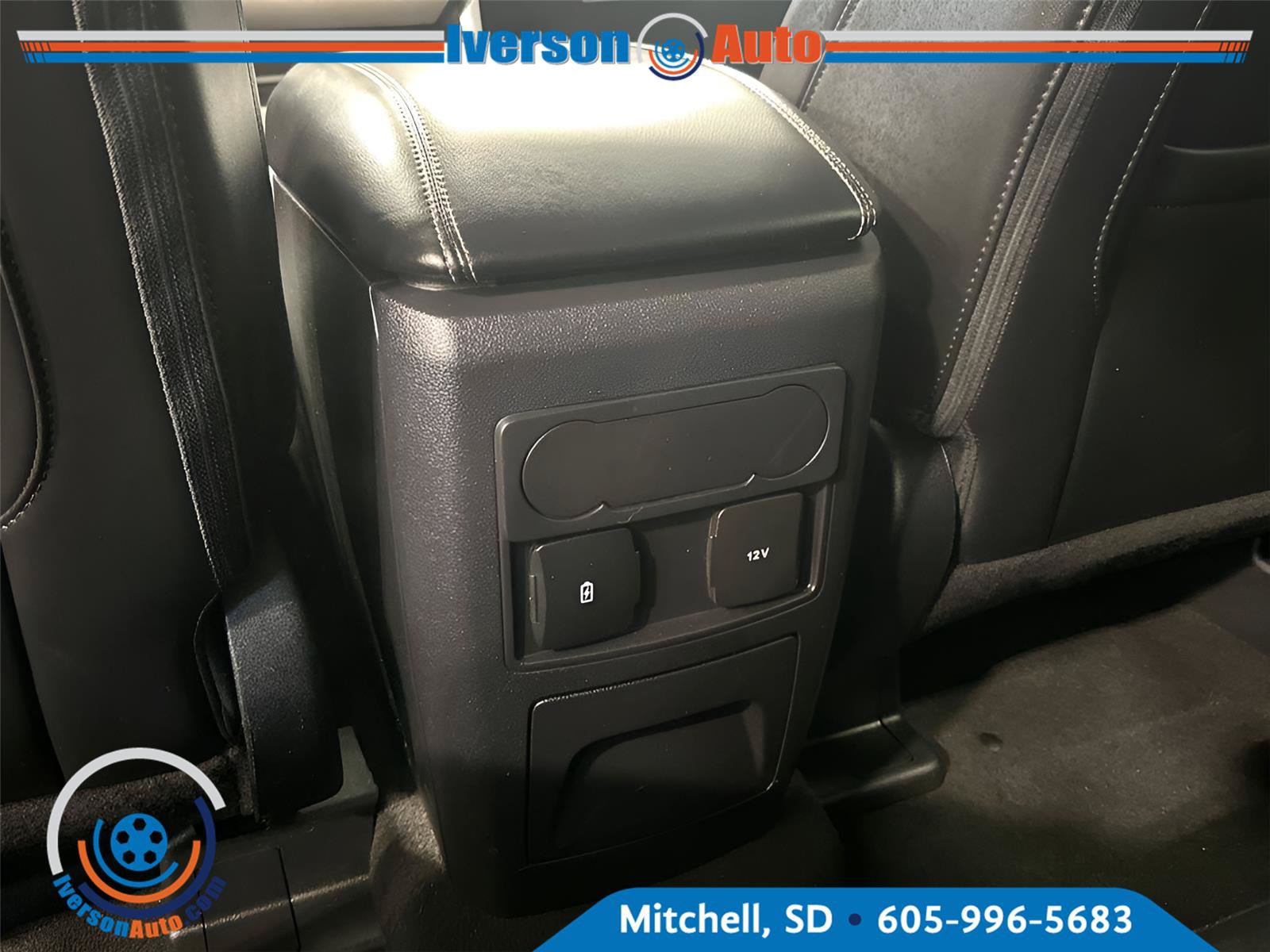 Used 2024 Ford Explorer XLT w/ Equipment Group 202A AWD/4WD image 29