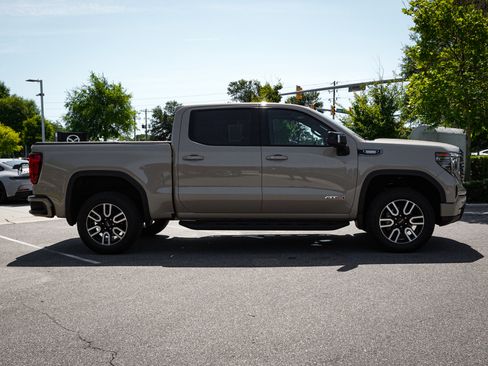 Used 2023 GMC Sierra 1500 AT4 w/ AT4 Premium Package AWD/4WD image 11