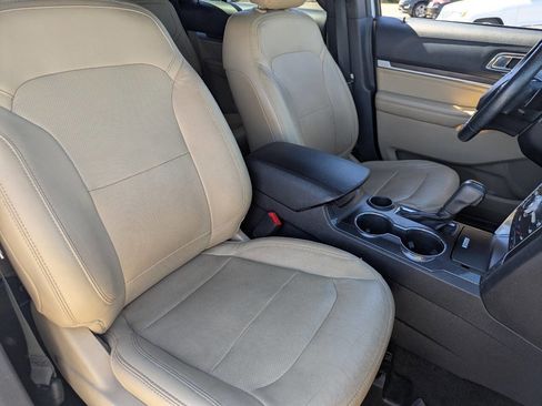 Used 2017 Ford Explorer Limited w/ Equipment Group 301A FWD image 10