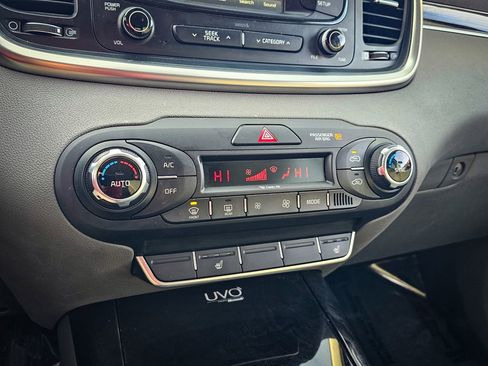 Used 2016 Kia Sorento EX image 25