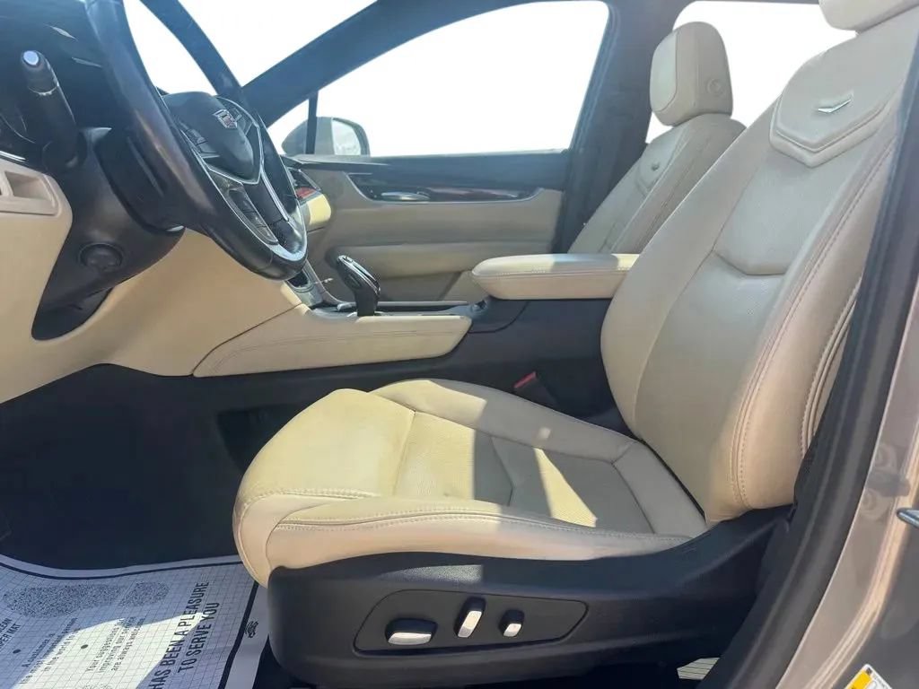 Used 2018 Cadillac XT5 Luxury w/ Driver Awareness Package FWD image 8