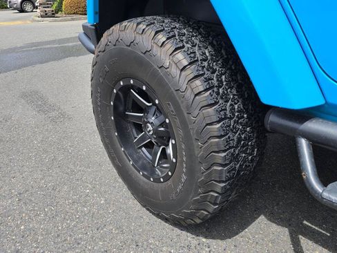 Used 2017 Jeep Wrangler Unlimited Sahara AWD/4WD image 17