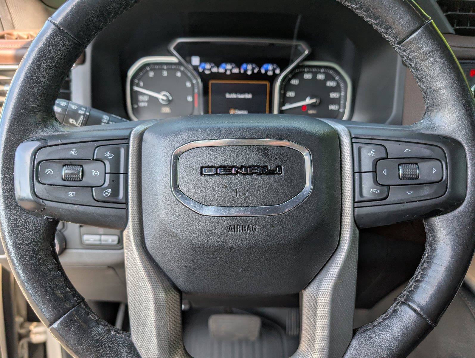 Used 2021 GMC Yukon Denali w/ Denali Premium Package RWD image 26