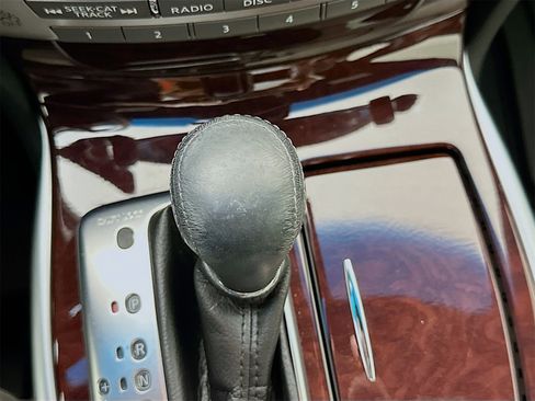 Used 2018 INFINITI Q70 Luxe w/ Sport Package image 18