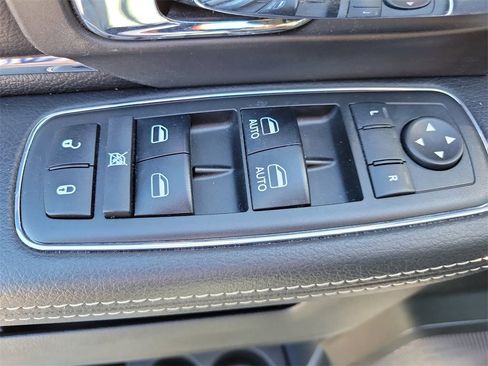 Used 2018 RAM 1500 Laramie image 23