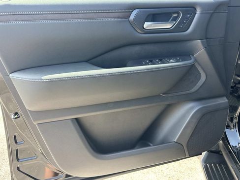 New 2026 Nissan Armada SL w/ Captain's Chari Seat Package AWD/4WD image 16