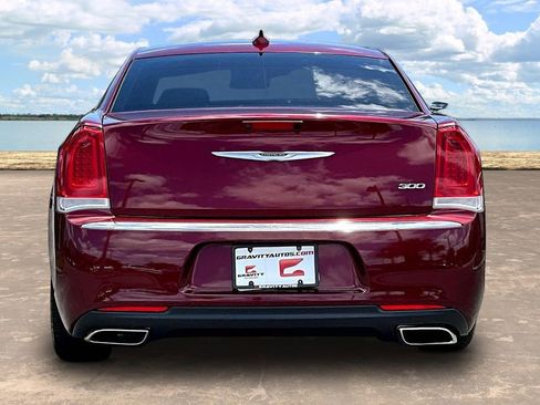Used 2020 Chrysler 300 Limited RWD image 5