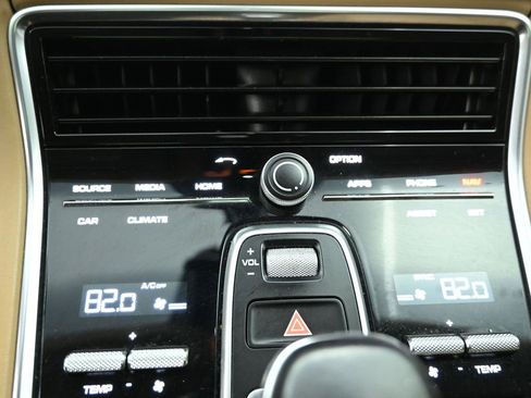 Used 2018 Porsche Panamera 4S Executive image 14