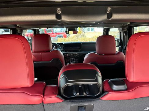 Used 2024 Jeep Wrangler Unlimited Rubicon 392 image 16