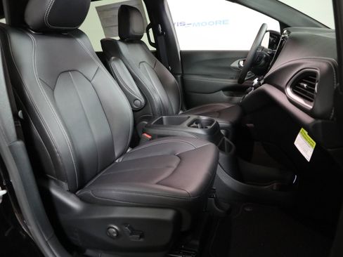 New 2026 Chrysler Pacifica Select image 20