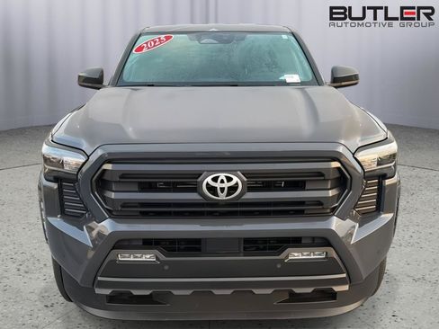 Certified 2025 Toyota Tacoma SR5 AWD/4WD image 9