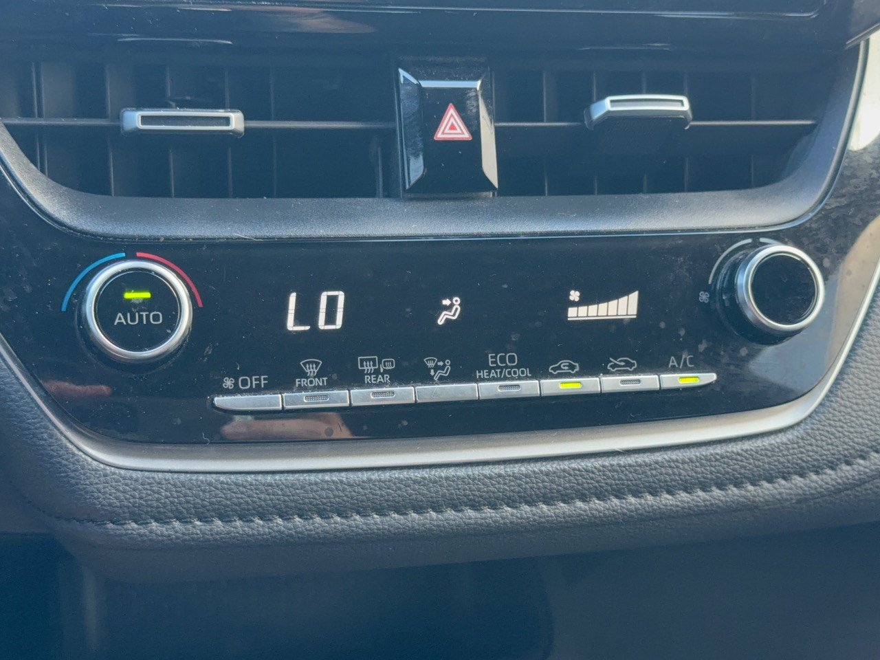 Used 2020 Toyota Corolla SE FWD image 22