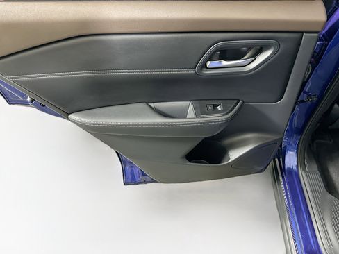 Used 2022 Nissan Rogue SV w/ SV Premium Package image 25