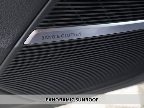 Used 2023 Audi Q8 Prestige w/ Prestige Package image 5