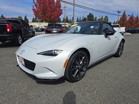Used 2016 MAZDA MX-5 Miata Club RWD image 3