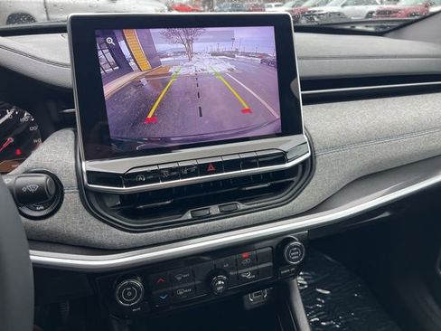 Used 2024 Jeep Compass Latitude image 15