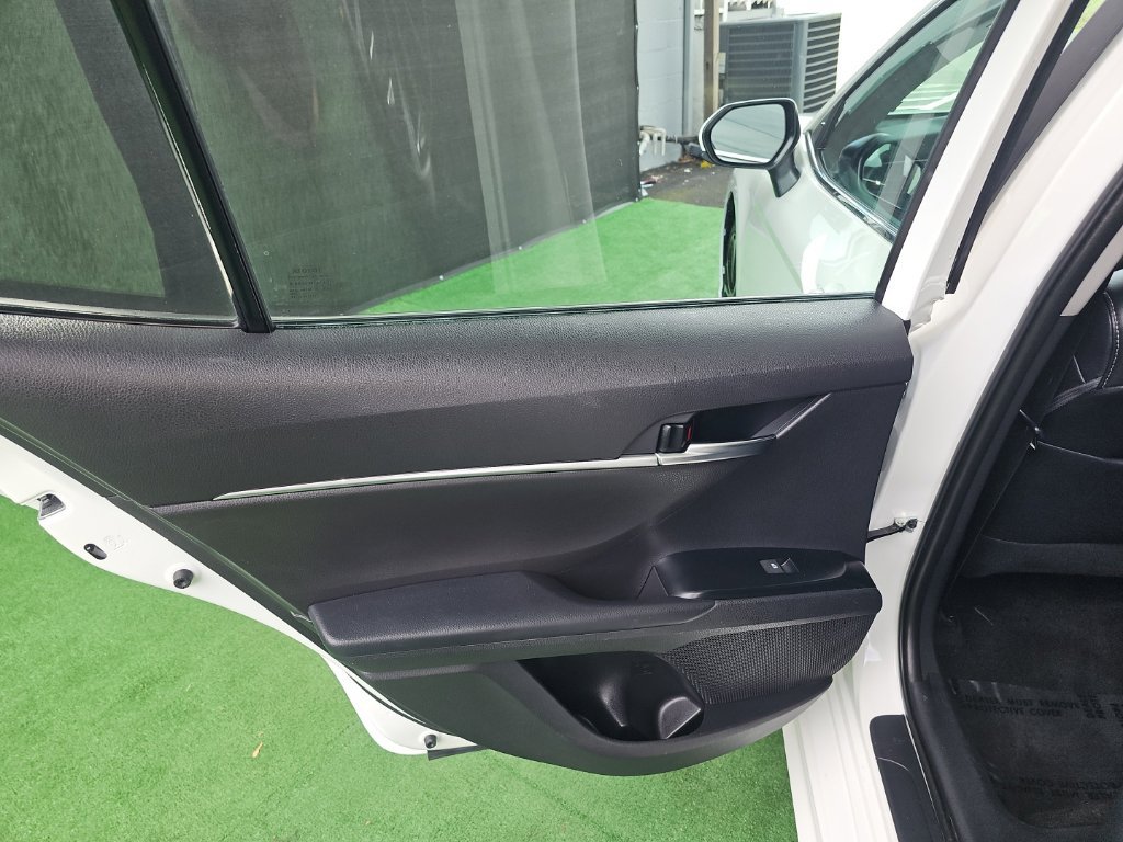 Used 2020 Toyota Camry SE FWD image 38
