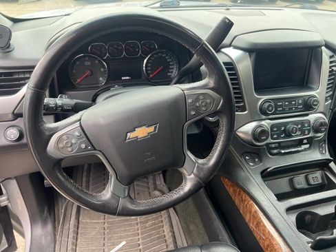 Used 2015 Chevrolet Suburban LTZ image 8