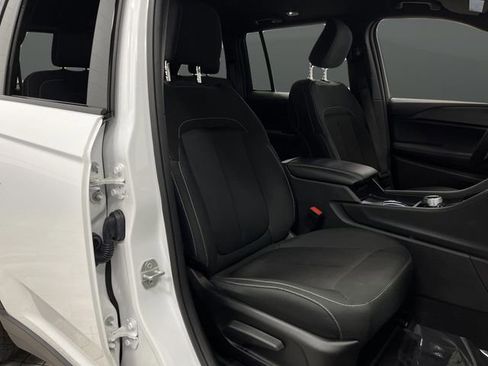 Used 2024 Jeep Grand Cherokee Laredo image 27