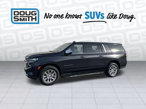 Used 2023 Chevrolet Suburban Premier image 1