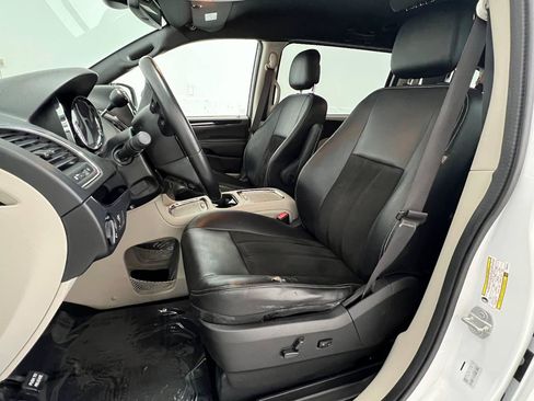 Used 2019 Dodge Grand Caravan SXT FWD image 8