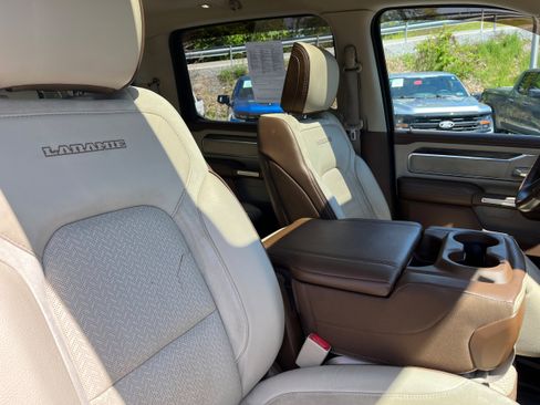 Used 2019 RAM 1500 Laramie AWD/4WD image 17