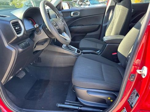 Used 2023 Hyundai Venue SE image 11