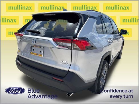 Used 2024 Toyota RAV4 XLE w/ Convenience Package image 4