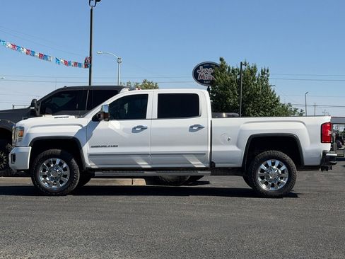 Used 2018 GMC Sierra 2500 Denali w/ Duramax Plus Package AWD/4WD image 39